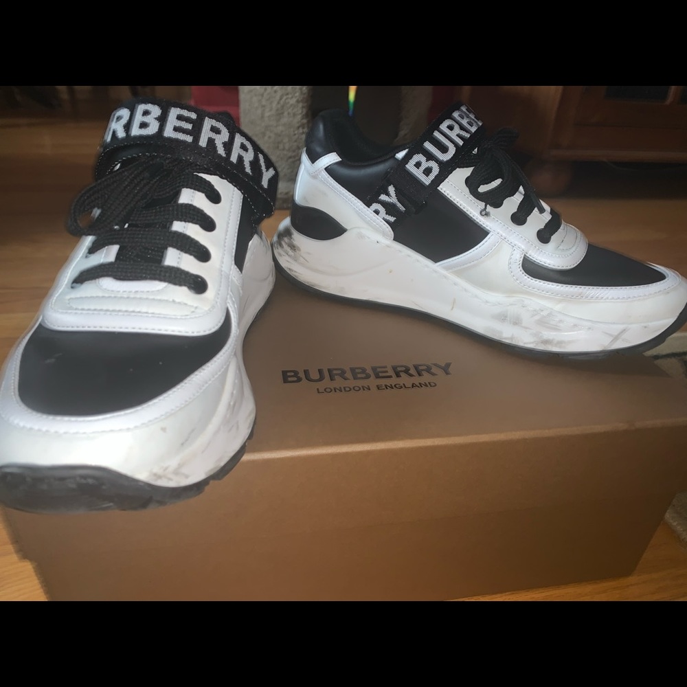Burberry Sneakers - Picture 2 of 5
